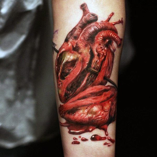 点击大图看下一张：心脏纹身图案   真实而又血腥的心脏纹身图案