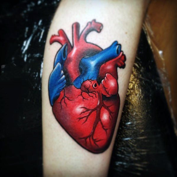 点击大图看下一张：心脏纹身图案   真实而又血腥的心脏纹身图案