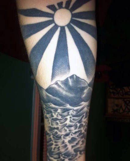 点击大图看下一张：纹身太阳图案  耀眼夺目的太阳纹身图案