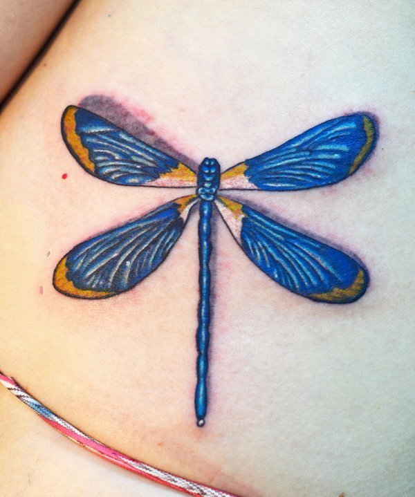 点击大图看下一张：蜻蜓纹身图案  唯美而又轻盈的蜻蜓纹身图案