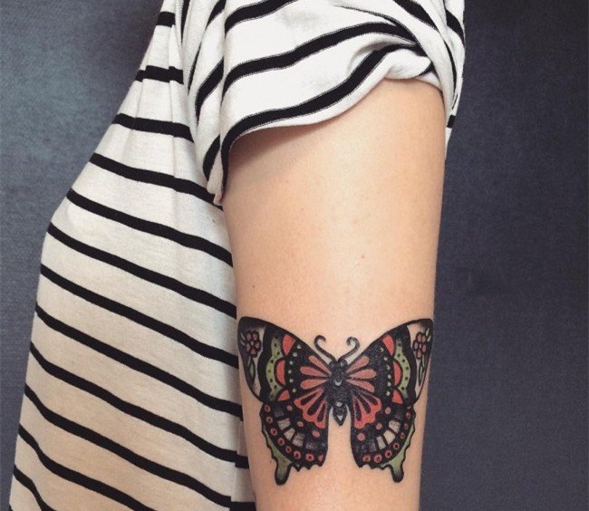 点击大图看下一张：蝴蝶纹身女  漫天飞舞的蝴蝶纹身图案