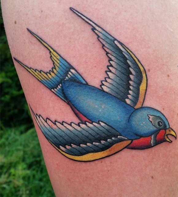 点击大图看下一张：纹身鸟  振翅飞鸣的鸟纹身图案
