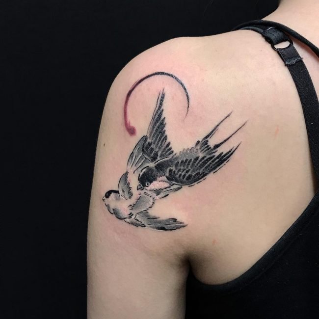 点击大图看下一张：纹身鸟  振翅飞鸣的鸟纹身图案