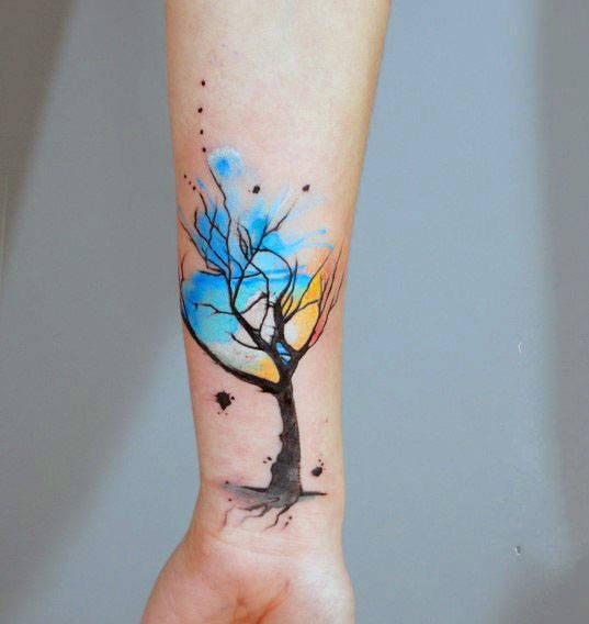 点击大图看下一张：树枝纹身  生意盎然的水彩树枝纹身图案
