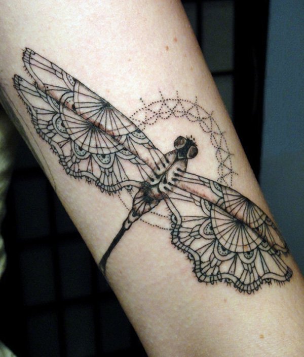 点击大图看下一张：蜻蜓纹身图案   唯美典雅的蜻蜓纹身图案
