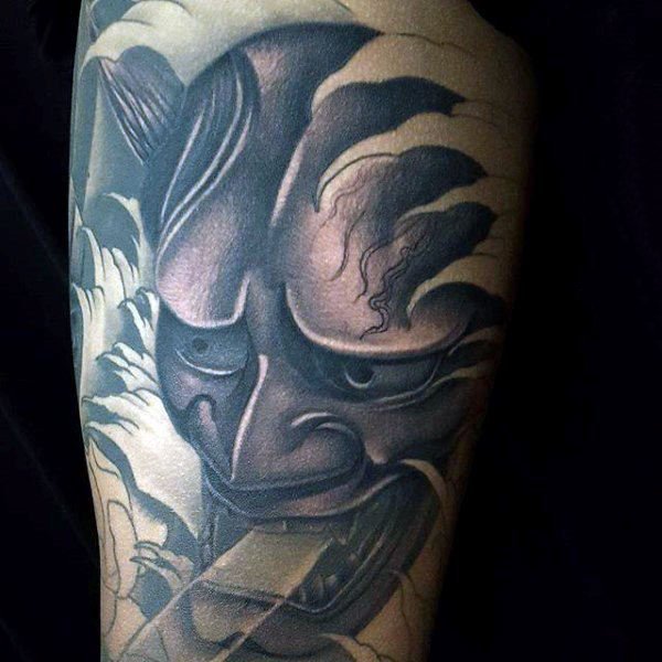 点击大图看下一张：日本武士 纹身   色调暗沉的日本武士纹身图案