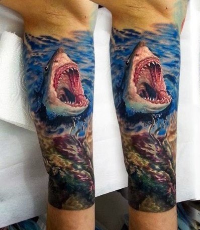 点击大图看下一张：鲨鱼纹身图   多款写实的鲨鱼纹身图案