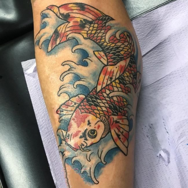 点击大图看下一张：纹身锦鲤图案   色彩绚丽的锦鲤纹身图案