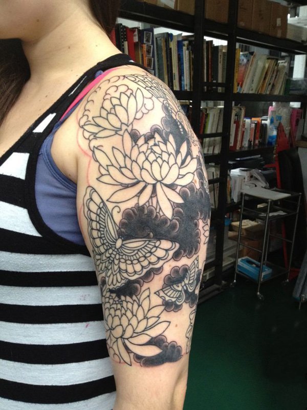 点击大图看下一张：纹身菊花图案    肆意绽放的菊花纹身图案