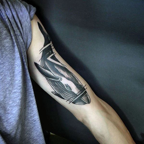 点击大图看下一张：纹身鲸鱼  多款黑灰色的鲸鱼纹身图案