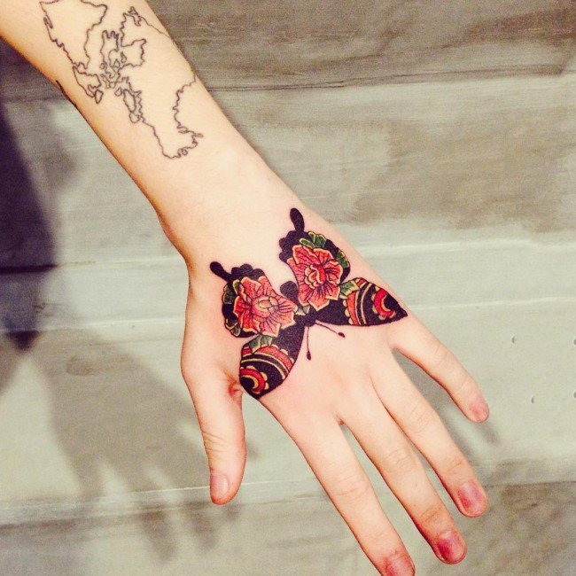 点击大图看下一张：蝴蝶纹身图片    翩翩飞舞的蝴蝶纹身图案