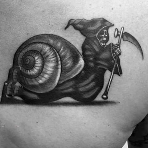点击大图看下一张：蜗牛纹身图案  施施而行的蜗牛纹身图案