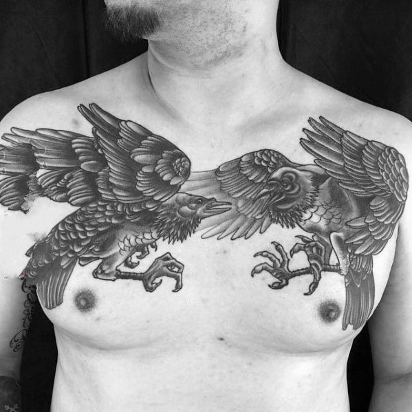 点击大图看下一张：乌鸦纹身图   凌空飞翔的乌鸦纹身图案