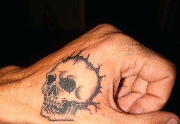 点击大图看下一张：手部纹身图  多款黑色的手部纹身图案