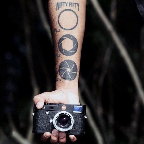 点击大图看下一张：纹身相机    承载记忆的相机纹身图案