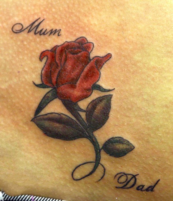 点击大图看下一张：玫瑰纹身图   娇艳多姿的玫瑰纹身图案