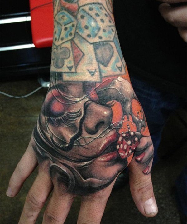 点击大图看下一张：手部纹身图   创意十足的手部纹身图案