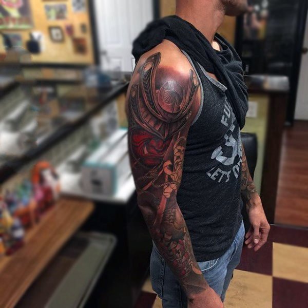 点击大图看下一张：铁血战士纹身   气宇轩昂的铁血战士纹身图案