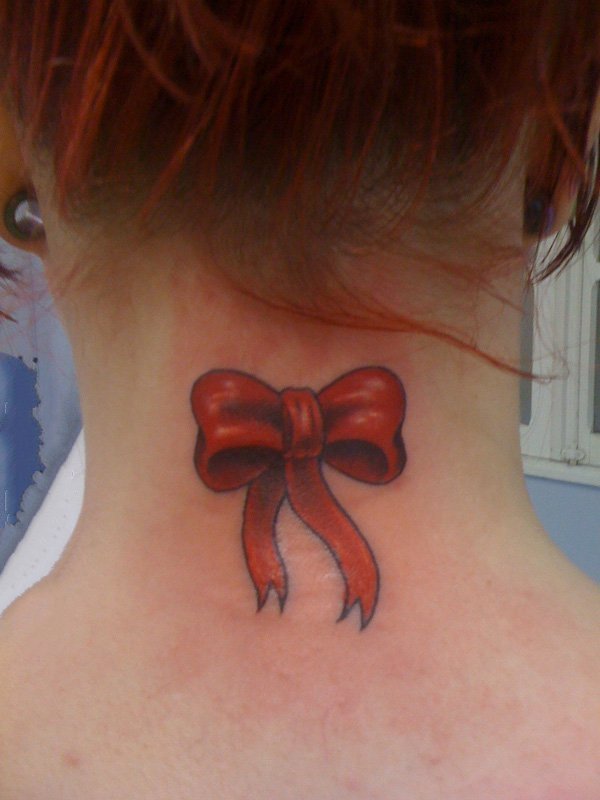 点击大图看下一张：蕾丝蝴蝶结纹身  少女心十足的蕾丝蝴蝶结纹身图案