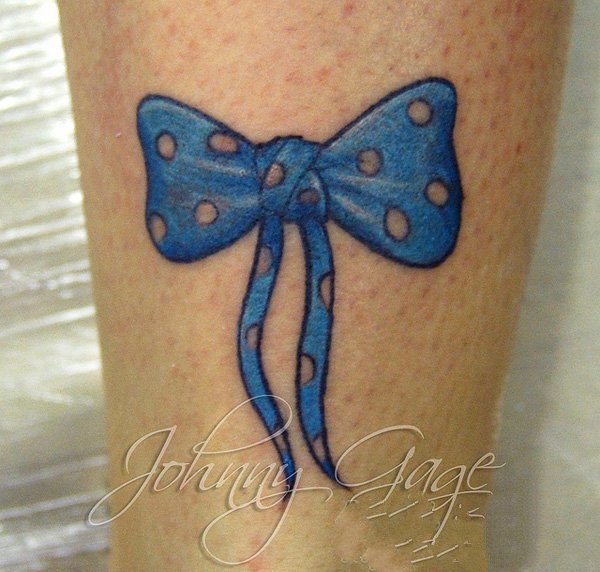 点击大图看下一张：蕾丝蝴蝶结纹身  少女心十足的蕾丝蝴蝶结纹身图案