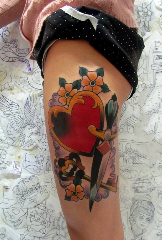 点击大图看下一张：纹身桃心   形态各异的心纹身图案