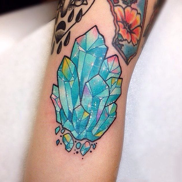 点击大图看下一张：水晶纹身 彩色的水晶纹身钻石和花朵创意纹身图案