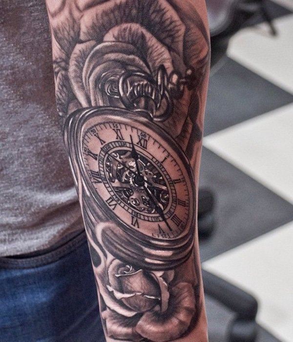点击大图看下一张：时钟纹身   多款技艺精湛的时钟纹身图案
