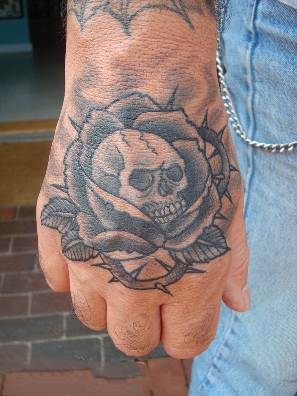 点击大图看下一张：手部纹身图   创意百变的手背纹身图案
