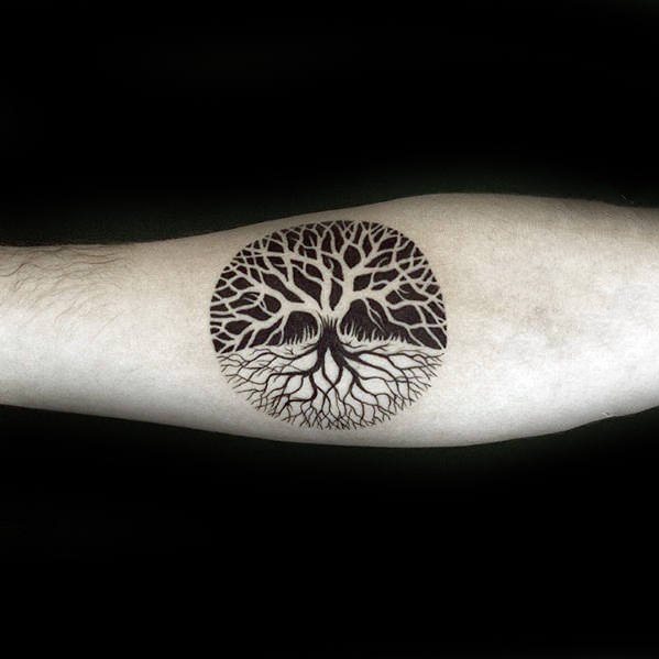 点击大图看下一张：纹身树木的图像   生机勃勃的树木纹身图案