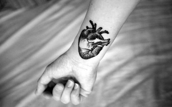 点击大图看下一张：心脏纹身图案  多款黑色色调的心脏纹身图案