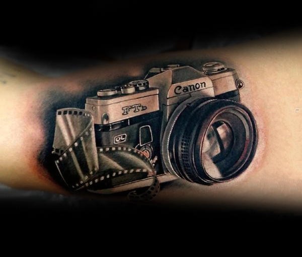 点击大图看下一张：照相机纹身    多款手臂上的照相机纹身图案