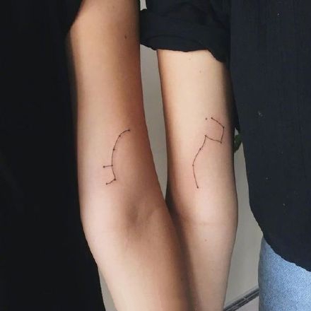 点击大图看下一张：一组适合闺蜜姐妹情侣的简约手臂小清新纹身图案