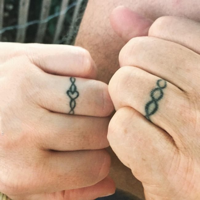 点击大图看下一张：手指纹身戒指   多款适合情侣的戒指纹身图案