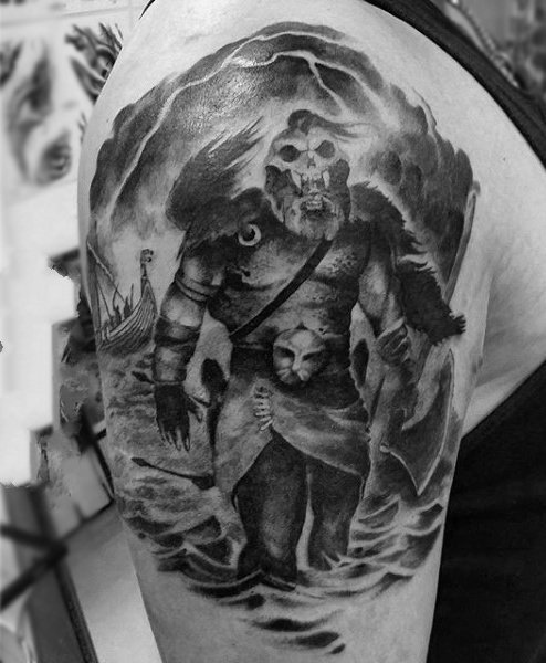 点击大图看下一张：铁血战士纹身   霸气十足的铁血战士纹身图案