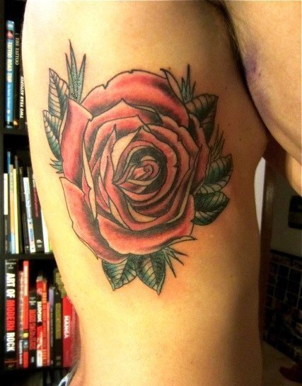 点击大图看下一张：玫瑰纹身图  多款唯美艳丽的玫瑰纹身图案