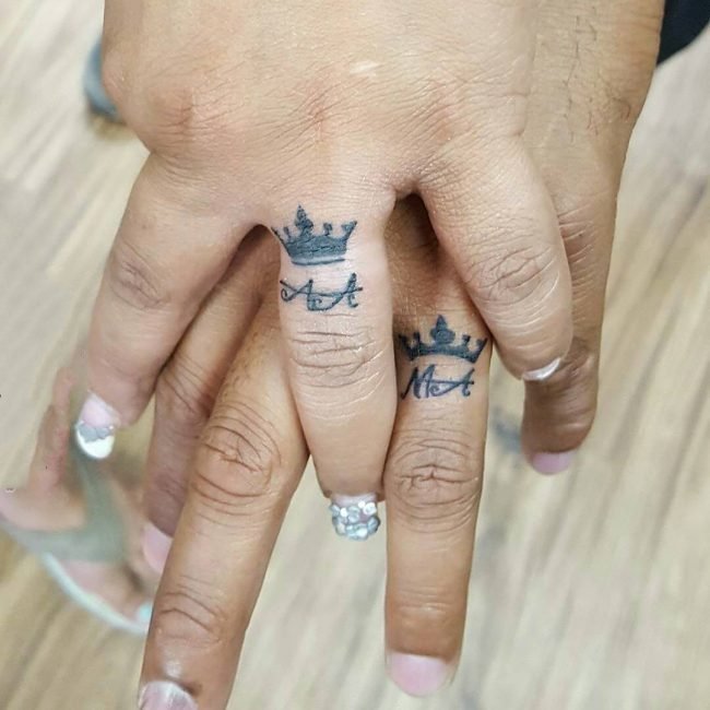 点击大图看下一张：情侣戒指纹身   清新小巧的情侣戒指纹身图案