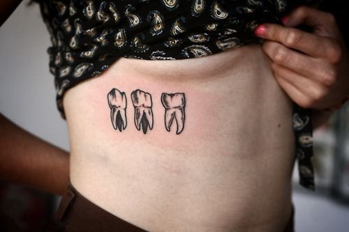 点击大图看下一张：牙齿图案纹身   皓洁亮眼的牙齿纹身图案