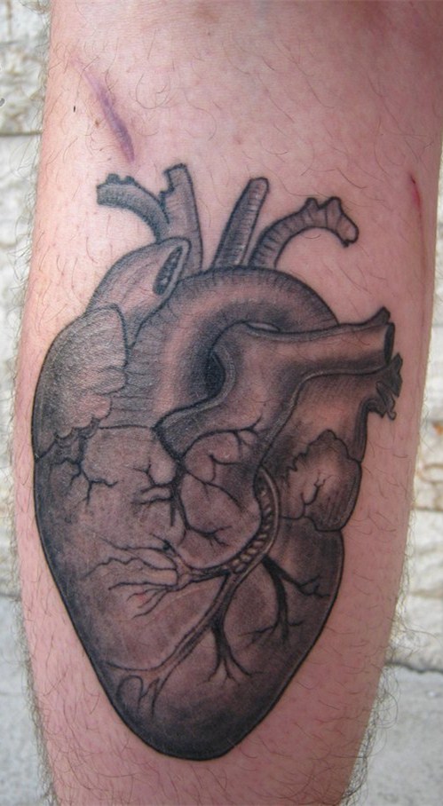 点击大图看下一张：心形纹身图片   技巧性十足的心纹身图案