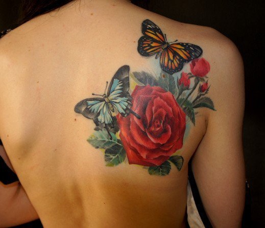 点击大图看下一张：玫瑰纹身图  娇艳欲滴的玫瑰花纹身图案