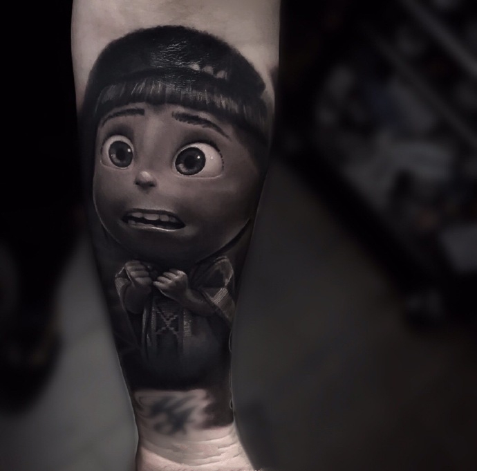 点击大图看下一张：一套欧美动画片角色写实黑灰手臂纹身作品