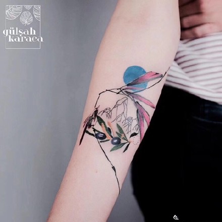 点击大图看下一张：一组8张漂亮彩色的小手臂上的花朵纹身图案
