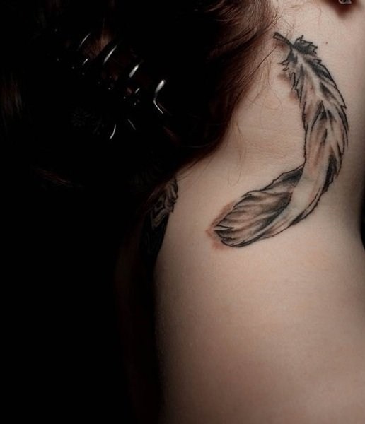 点击大图看下一张：3d羽毛纹身 轻柔的彩色创意羽毛纹身图案