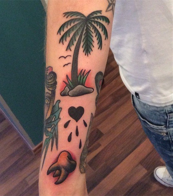 点击大图看下一张：椰树纹身图案 多款小清新文艺纹身素描椰树纹身图案