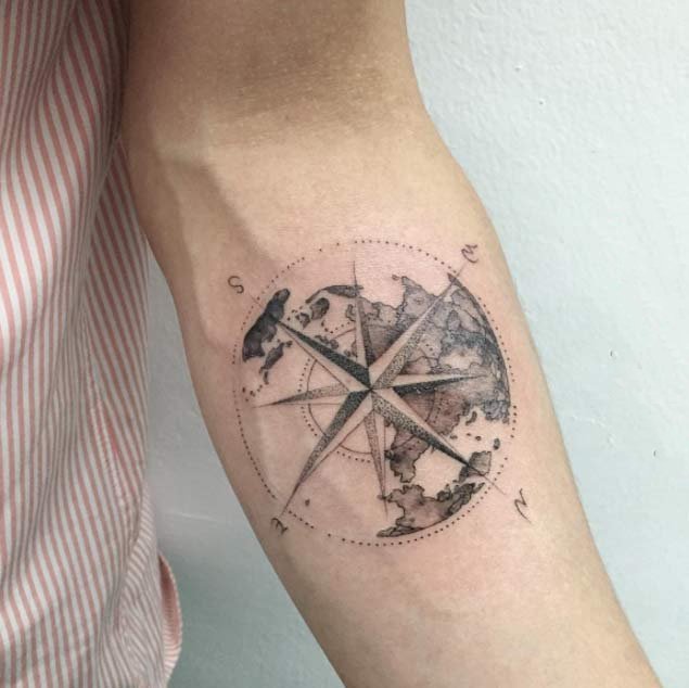 点击大图看下一张：纹身指南针 别致的几何元素指南针纹身图案