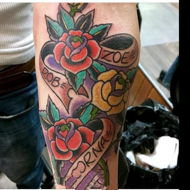 点击大图看下一张：纹身图案花朵  娇艳欲滴的花朵纹身图案