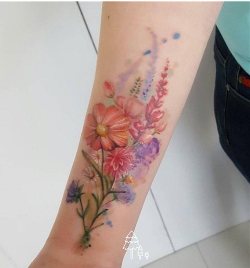 点击大图看下一张：植物纹身  创意的花朵纹身图案