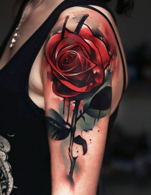 点击大图看下一张：玫瑰纹身图    蓓蕾初开的玫瑰纹身图案
