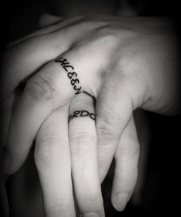 点击大图看下一张：手指纹身戒指   爱意十足的戒指纹身图案
