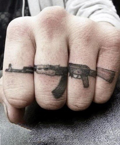 点击大图看下一张：手背纹身   技巧性十足的手背纹身图案