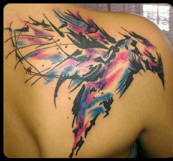 点击大图看下一张：飞鸟纹身图案 漂亮的羽毛飞鸟纹身动物蜂鸟彩绘纹身图案